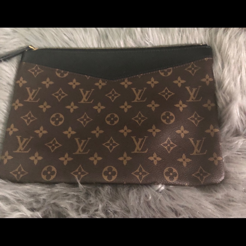 Louis Vuitton Daily Pouch